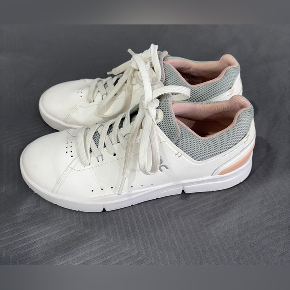 On Running Women’s The Roger Advantage sneakers White Rose Size US 9 - Picture 3 of 8
